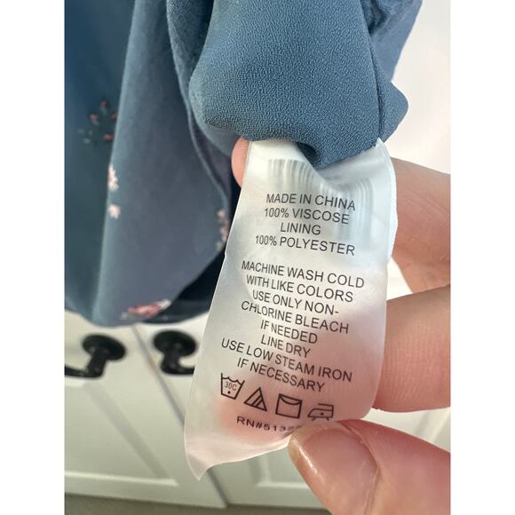 Vince Camuto Blue with Pink, Green, White Floral Print Statement Sleeves Blouse - Picture 3 of 7